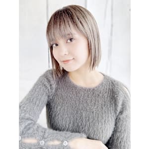 グレージュカラーのクールボブ