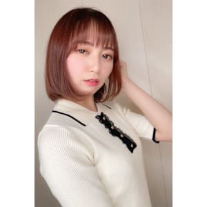 グレージュカラーで抜け感を。