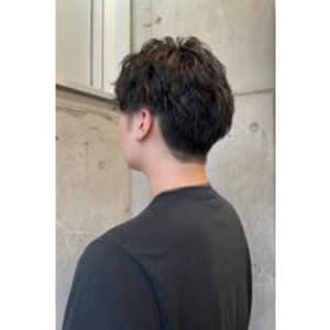 スパイラルパーマ　センターパート　韓国マッシュ　黒髪　代官山