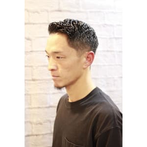 フェードカット×ビジネスマン