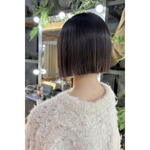 ぱっつんボブ／レッドブラウン