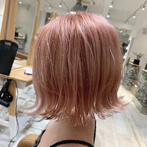 サーモンピンク