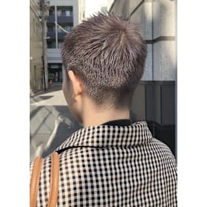 ベリーショート　シルバーベージュ　ブリーチ　ハイトーン