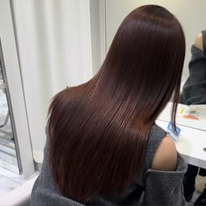 コスメストレートで地毛風サラ艶髪へ
