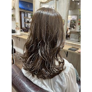 オリーブグレージュカラー