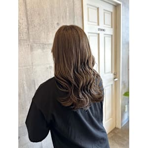 明るめベージュ