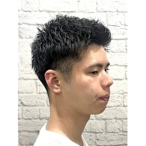 メンズ／ツーブロック／束感ショート／アップバング／刈り上げ