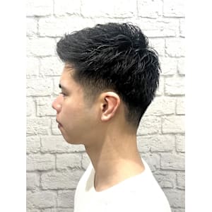 メンズ／ツーブロック／束感ショート／アップバング／刈り上げ