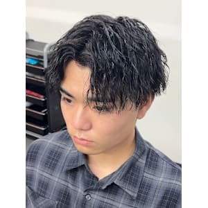 メンズセンターパート　ツイストスパイラルパーマ