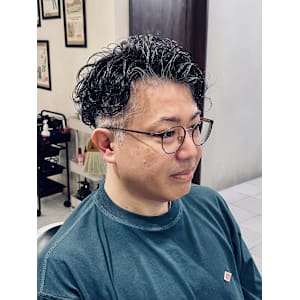 【40代男性】ロンドン七三ナチュラルパーマ（大宮/バーバー）