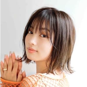 グラデーションベージュ切りっぱなしボブ