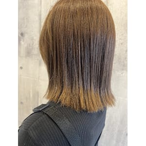 肩下ボブ／ベージュ