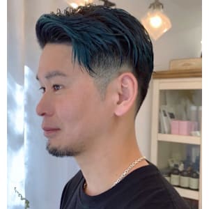 ハイトーン+ツーブロックショートのメンズヘア