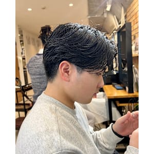 黒髪ナチュラルセンターパート