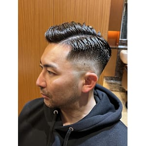 スキンフェード　アイロンパーマ　7:3スタイル　理容室　銀座