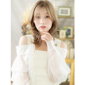 外国人風イヤリングカラーモテ髪くびれミディ　韓国風巻き