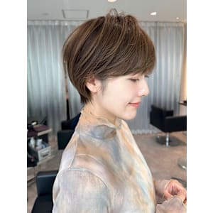前下がりショート/白髪ぼかしハイライト【NAYUMI】