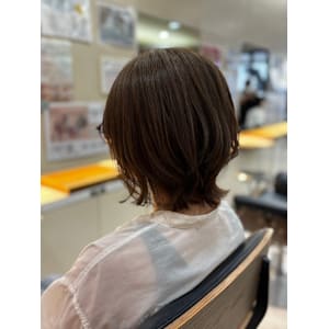 くびれ感がかわいいパーマスタイル