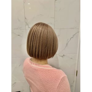 クリーミーベージュ