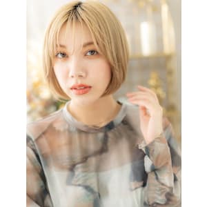 外国人風ハイトーンカラー丸みショートボブ　ホワイトブロンド - COVER HAIR bliss【カバーヘア ブリス】志木/志木南口駅前店【カバーヘア ブリス シキ シキミナミグチエキマエテン】掲載中