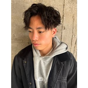 カット　ツイストスパイラル　ツーブロック　センター　刈り上げ