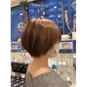 ショートボブ×ベージュ