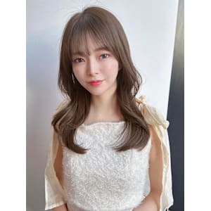 センターパート　くびれヘア　韓国ヘア　ナチュラルブラウン