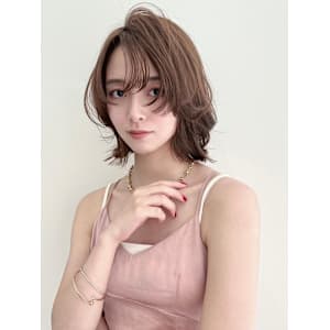 顔周りレイヤー　くびれヘア　韓国ヘア　ナチュラルブラウン