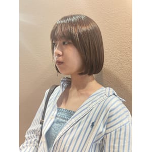 ボブ/内巻きボブスタイル/明るめブラウンカラー【島袋蛍月】