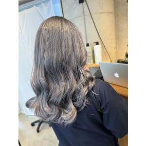 プラチナグレージュ