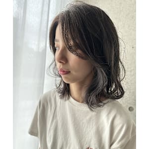 インナーカラー×グレージュミディアム