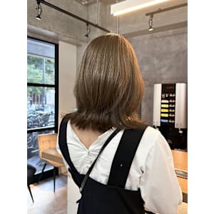 ミディアム×くびれスタイル