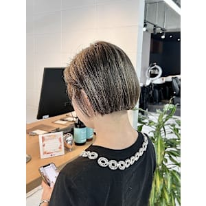ミニボブ×コントラストハイライト