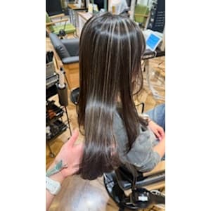 時間がたってもリタッチが気になりにくいハイライトカラー