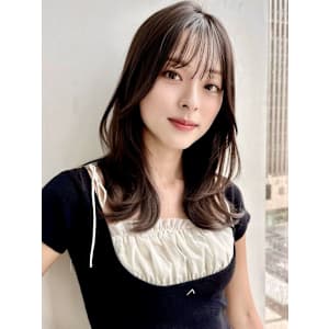 アッシュグレージュブリーチなし小顔ヘアレイヤーカット