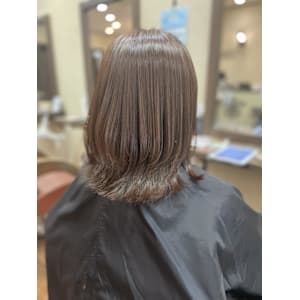 くびれミディアムカット