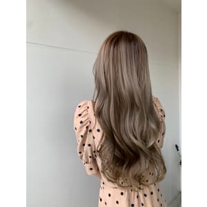 ヨシンモリ　コテ巻き風パーマ　韓国風