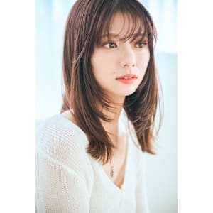 顔周りレイヤー艶髪ストレート