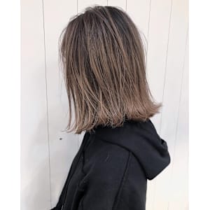 バレイヤージュカラー×切りっぱなしミディアム