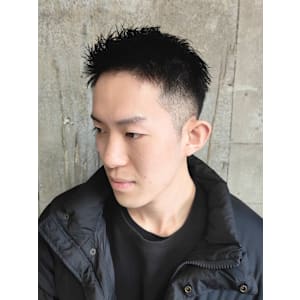 刈り上げ　ショートカット　ツーブロックマッシュ　黒髪束感