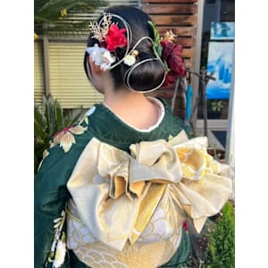 成人式ヘアセット　タイトお団子　お花アレンジ　黒髪　着物