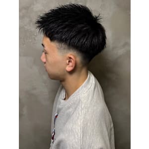 フェードカット　スキンフェード　メンズショート　黒髪