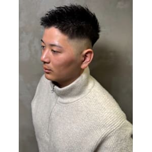 ソフトモヒカン　スキンフェード　束感　ベリーショート　黒髪