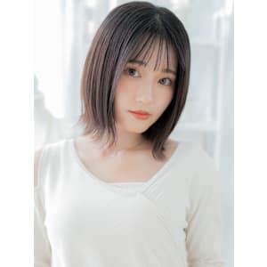 艶感ダークアッシュ切りっぱなしミディアム　くすみベージュ