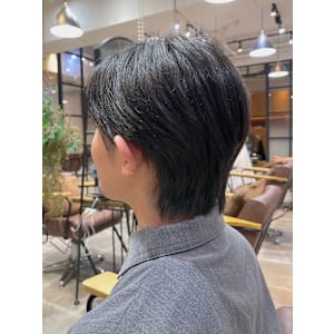 メンズダークアッシュマッシュセンターパートニュアンスパーマ