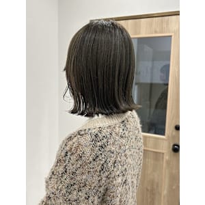 ☆透明感カラーカーキグレージュ　外はねボブ