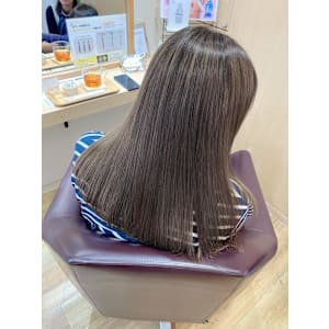 赤みや白髪が気になる方に！透明感ハイライト☆