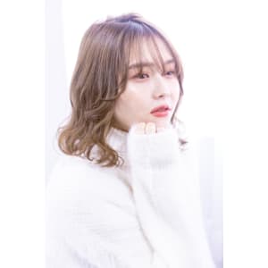 ウェーブヘアで作る冬っぽ女子