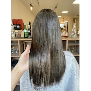 オリーブベージュ