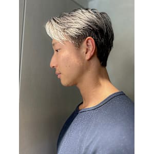 【吉田智哉】フェザーショート、刈り上げショート、グレー